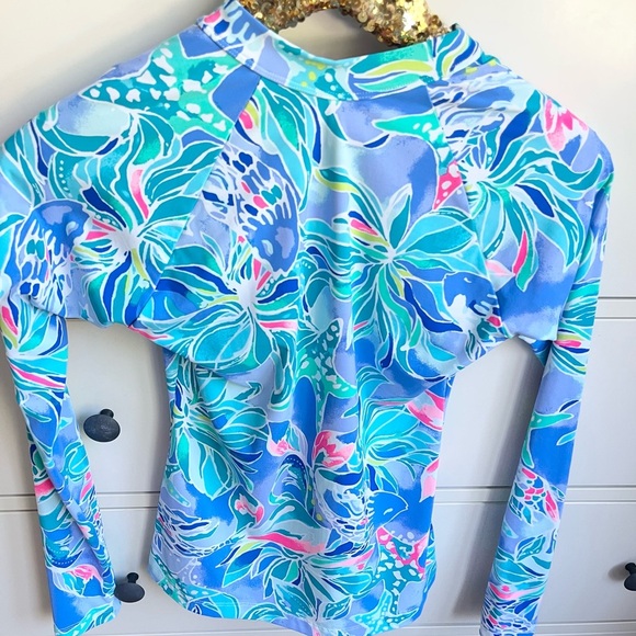 Lilly Pulitzer UPF 50 Sunny Rash Guard Bennett Blue Celestial Seas - Picture 2 of 7